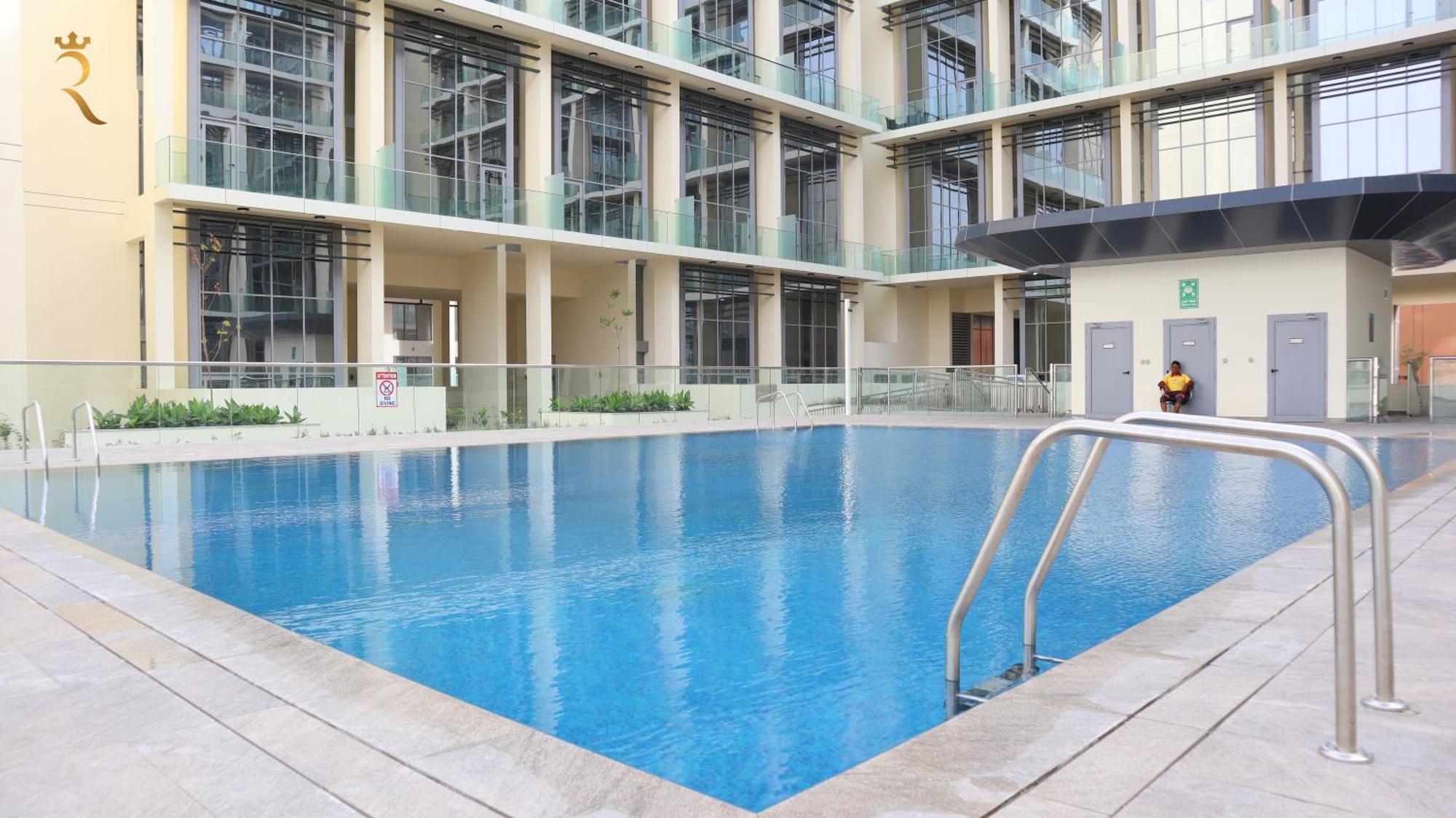 Urban Oasis Retreat Transit - 2br Duplex In Masdar Apartment